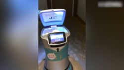 Nood aan cafeïne? Hotel zet robots in om koffie te bedienen