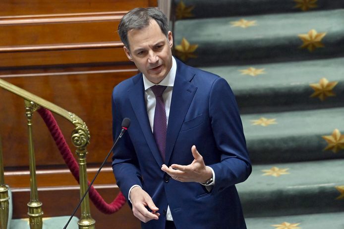 Premier Alexander De Croo in de plenaire Kamer.