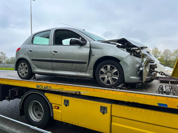 Geen gewonden, maar wel flink wat blikschade door een kettingbotsing op de A50 bij Apeldoorn.