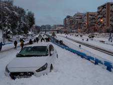 César zat 18 uur (!) vast in door sneeuw gestrande auto: ‘Niemand kwam helpen’