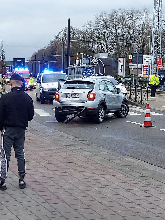 Twee gewonden bij kop-staart aanrijding op Brusselsesteenweg.