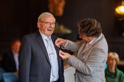 Bariton Jan zingt al halve eeuw met de mannen: ‘Leuk en belangrijk: het houdt het buikvet in bedwang
