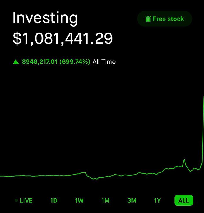 De cryptomiljonair postte dit beeld van zijn Robinhood-account op Reddit om aan te tonen dat zijn investering nu meer dan 1 miljoen dollar waard is.
