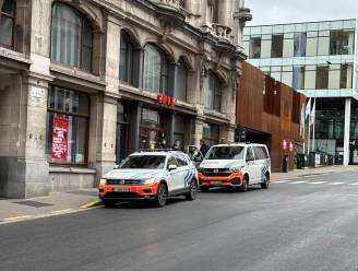 Fietser (25) in levensgevaar na aanrijding met bus van De Lijn in centrum Gent