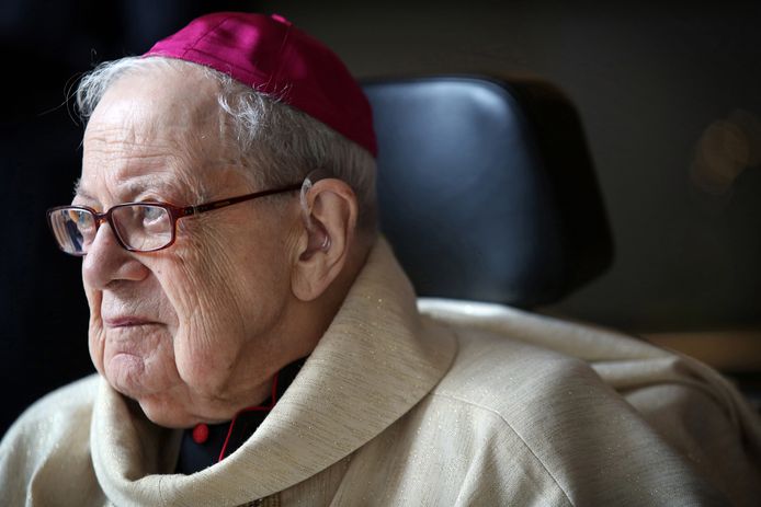 Oud-bisschop Huub Ernst viert zijn honderdste verjaardag in besloten kring. De foto is vorig jaar gemaakt  tijdens zijn 75-jarig priesterjubileum. ,,Oud worden is geen ambitie op zich", zei hij toen. ,,We zien wel."