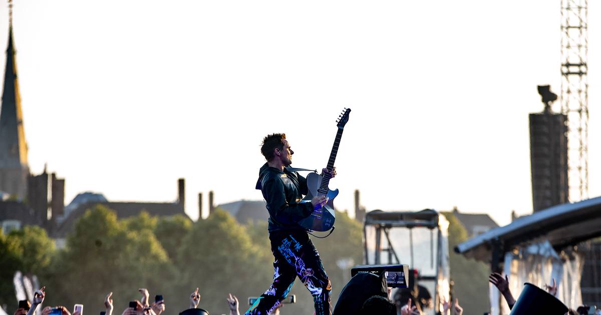 Muse’s Unexpected Mic Malfunction at European Festival: A Surprising Stage Exit and Apology