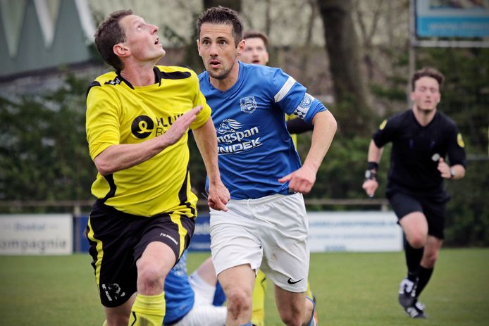 Tim Schuijers (links) in actie voor Boekel Sport afgelopen seizoen.