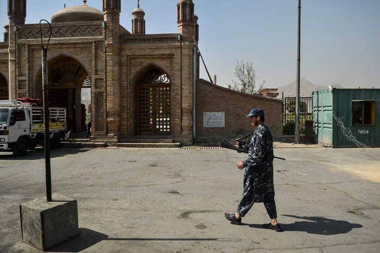 ISIS actions also contribute to insecurity in Afghanistan.  A Taliban fighter walks past the Eid Gah mosque in Kabul where a bomb exploded on Sunday.  Five people were killed in the attack, perpetrated by IS.  Image AFP