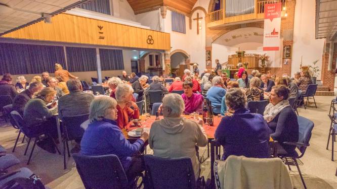 Hoe een buffet in de kerk het dorp samenbrengt