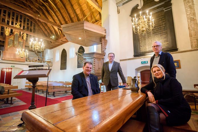 De nieuwe stichting voor het Boterkerkje. Vlnr: Arthur de Vries, Han Smits, Erik van Ingen en Judith Warris. Harm de Jonge ontbreekt.