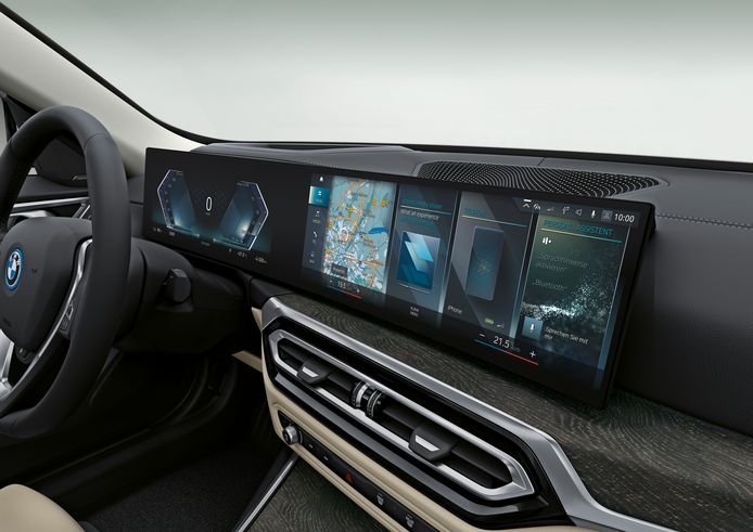 Het 'Curved Display' van de BMW i4.