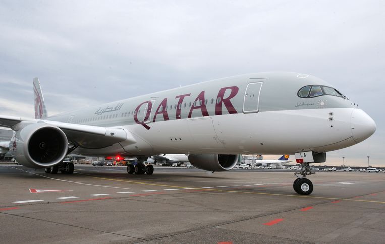 Een nieuwe Airbus A350-jet van Qatar Airways Airbus in 2015. Beeld AP
