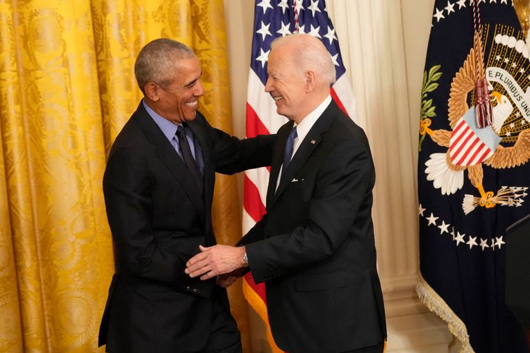 Barack Obama (l) en Joe Biden (r) in 2022. Beeld Photo News