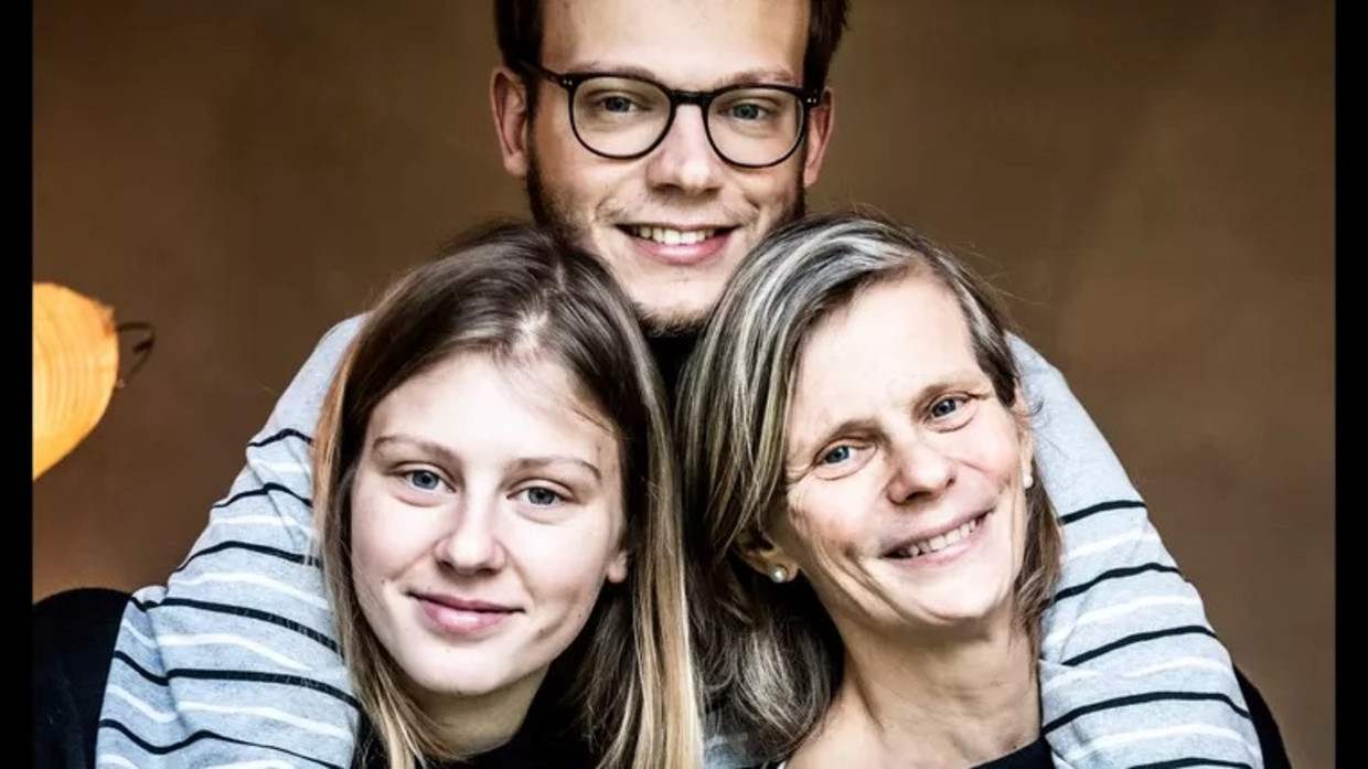 Emil, Anna Violette en Caroline Pauwels Beeld Saskia Vanderstichele