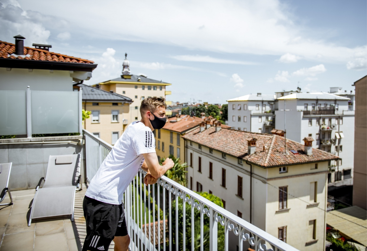 ‘In Italië heb ik een wedstrijd veel beter leren lezen. Ik weet nu vaak al voor ik de bal heb, waar ik hem naartoe zal spelen. Dat kon ik nog niet bij Genk.’ Beeld 