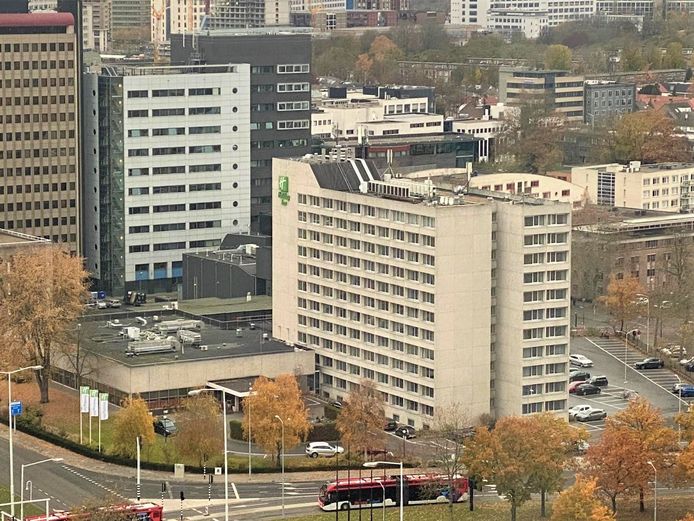 Hotel Holiday Inn op de hoek Fellenoord-Montgomerylaan in Eindhoven.
