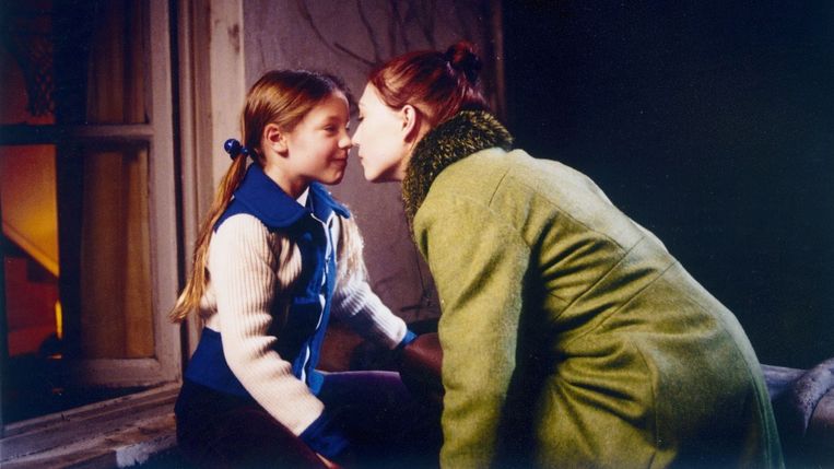 Sarah Bannier (links) en Carice van Houten in Minoes van Vincent Bal Beeld 