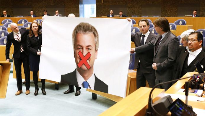 De PVV-fractie protesteerde vanmiddag in de Kamer tegen de eis