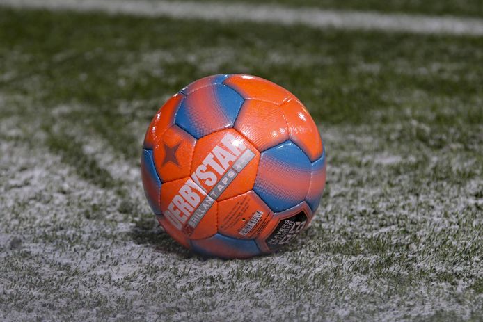 Emmen En Heerenveen Klaar Voor Sneeuw We Hebben De Oranje Ballen Opgepompt Nederlands Voetbal Tubantia Nl