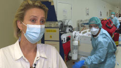 Artsen tonen hoe de Covid-afdeling van UZ Brussel er nu uitziet: "Nog één patiënt en we moeten verhuizen"