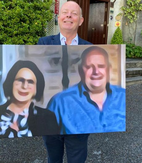 Ierse hotelier vereeuwigt Hans en Annette uit Boer zoekt Vrouw met schilderij: ‘Een eer dat ze hier waren’