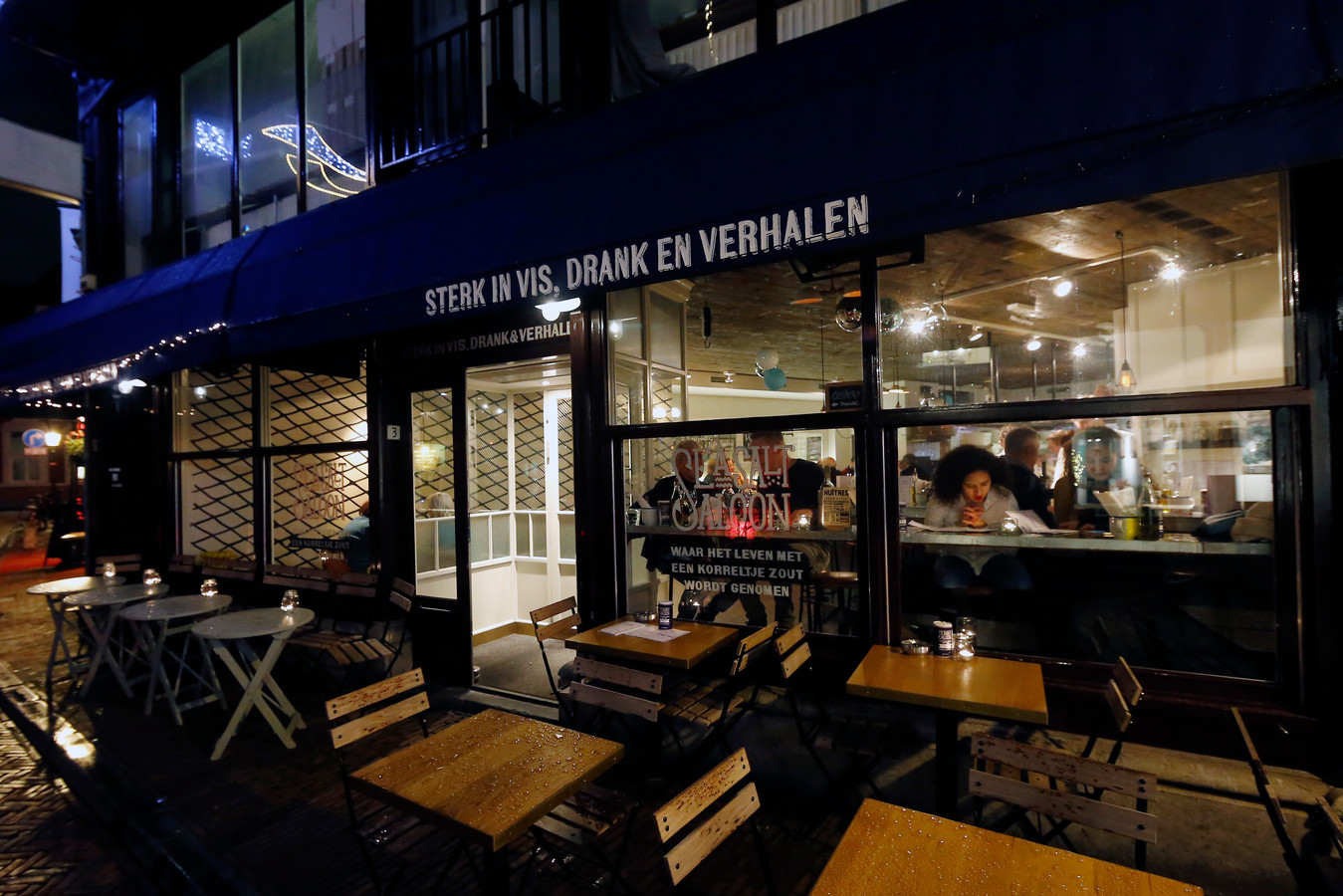 Sea Salt Saloon is 100 procent vis Foto AD.nl