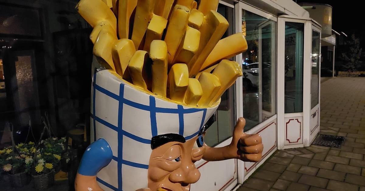 Frietmannetje steekt zijn duim op: ‘Held van Odiliapeel’ rijdt overvallers (15 en 17) op cafetaria k