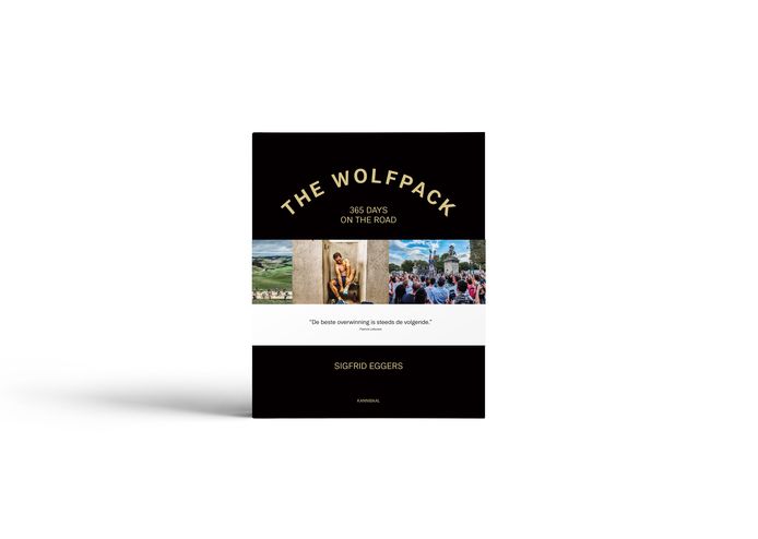 De cover van het boek: ‘The Wolfpack: 365 days on the road’.