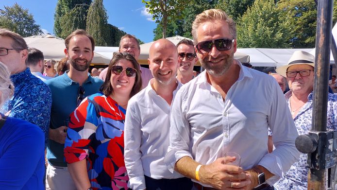 Minister Hugo de Jonge, a big cycling fan, happily accepted the invitation of Mayor of Eten-Lor Marc Verheijen to attend the ProFrond.  ,,Charm"says de Jong, who this summer climbed the legendary Mount Stelvio from both sides in one day.