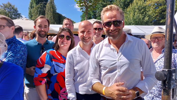 Minister Hugo de Jonge, a big cycling fan, happily accepted the invitation of Mayor of Etienne-Lor Marc Verheijen to attend the ProFrond.  ,,Charm"says de Jong, who this summer climbed the legendary Mount Stelvio from both sides in one day.