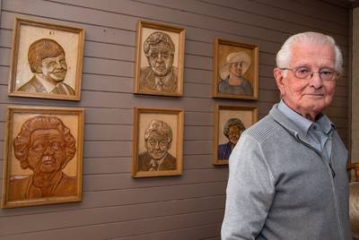 Martien (89) maakt portretten van hout: ‘Johan Cruijff wacht op voltooiing’