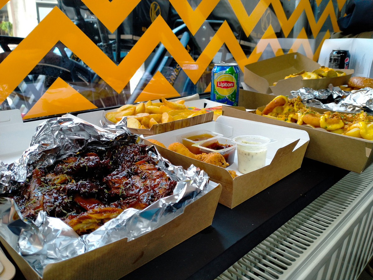 RESTOTIPS. Kingribs “Onze traag gegaarde kalfsspareribs zijn vrijwel