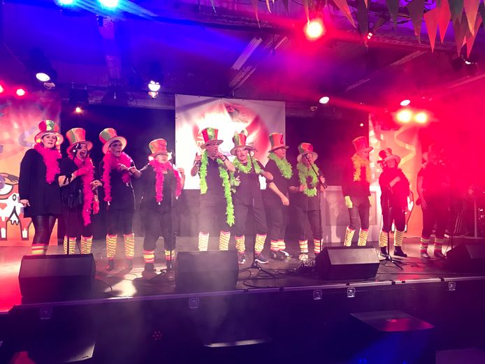 De Durstappers beten de 41 editie van het liedjesfestijn, ditmaal op een nieuwe locatie, af.