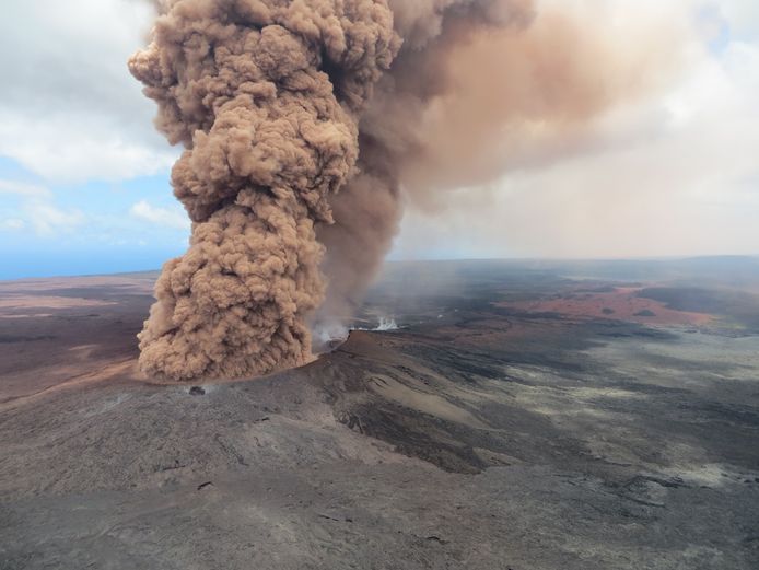 De vulkaan Kilauea is sinds vorige week opnieuw actief en kan nog maandenlang doorgaan, waarschuwen geologen.