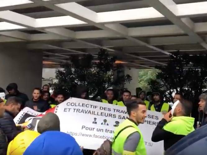Arbeiders zonder papieren protesteren aan kabinet Brussels minister Clerfayt