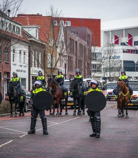 38 supporters aangehouden bij wedstrijd PSV-Ajax na ‘kat-en-muisspel’ met politie 