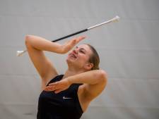 Vroomshoopse Maud gaat naar het EK Twirling in Italië: ‘Hiervoor is kracht, balans en timing nodig’