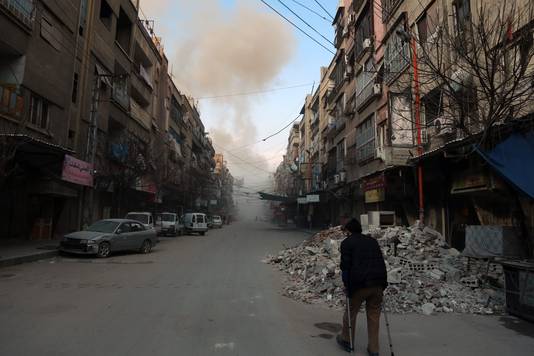 Het belegerde Oost-Ghouta een voorstad van Damascus ligt nog steeds onder vuur.