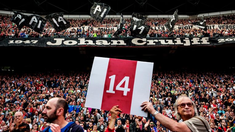 In de Arena werd een jaar geleden een minuut stilte in acht genomen om Johan Cruijff te eren Beeld Pim Ras