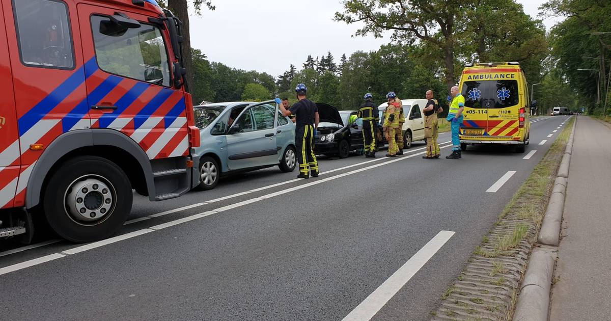 N733 bij Enschede in beide richtingen afgesloten na ongeval.