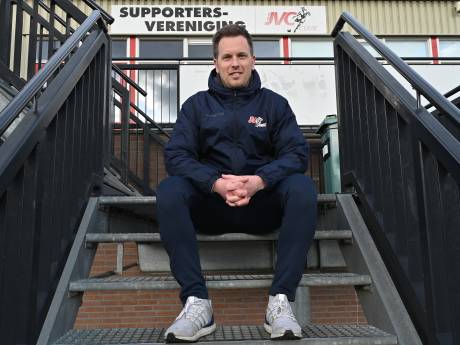 Zijn tijd als interim-trainer is een zwarte bladzijde: Dennis Straatman over 27 jaar bij JVC