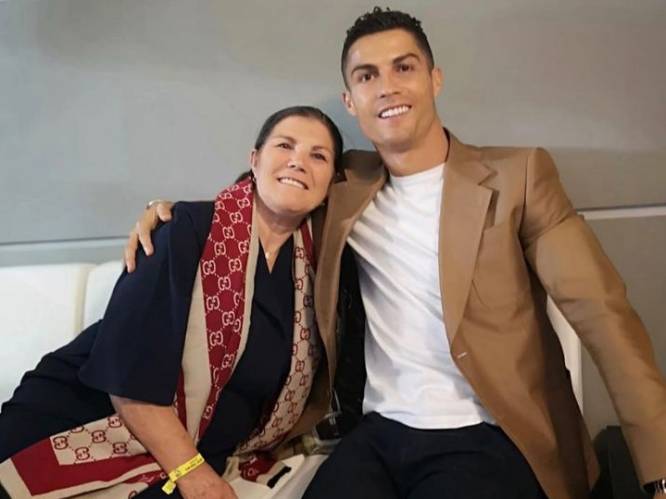 Lichtpuntje in donkere dagen voor Cristiano Ronaldo: mama Dolores mag het ziekenhuis verlaten na beroerte