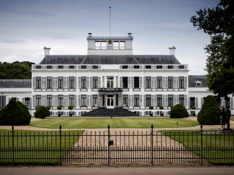 Dit zeggen royaltydeskundigen over Paleis Soestdijk: ‘Het is ouwe troep maar slopen? Nee, nee, nee!’