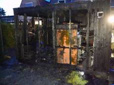 Brand legt twee schuurtjes in Zwartsluis in de as
