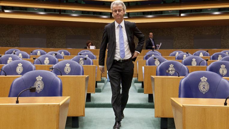 Geert Wilders komt aan in de plenaire zaal van de Tweede Kamer. (ANP) Beeld 