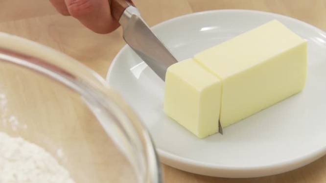 NVWA waarschuwt: botervervanger van Jumbo bevat mogelijk koemelk

