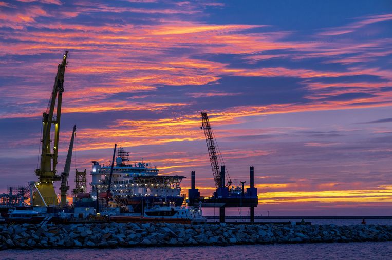 Het Russische constructieschip ‘Akademik Tscherski’ bij het Duitse eiland Rügen, september 2020. Beeld AP