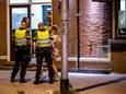 Tientallen bezoekers van een feest in Tilburg werden vrijdagnacht op de foto gezet, nadat er buiten iemand was neergestoken.