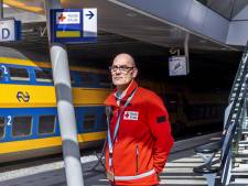 Eric heeft 1,5 minuut om Oekraïense vluchtelingen uit de trein te krijgen op Utrecht CS: ‘Ze zijn vaak in paniek’