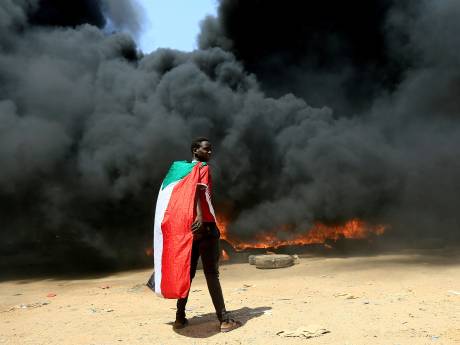 Coup d’État au Soudan: l'armée tire sur des manifestants refusant le coup d'État à Khartoum
